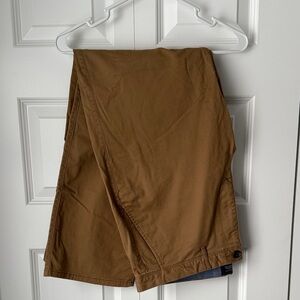 GAP // MENS STRAIGHT STRETCH KHAKIS (2)